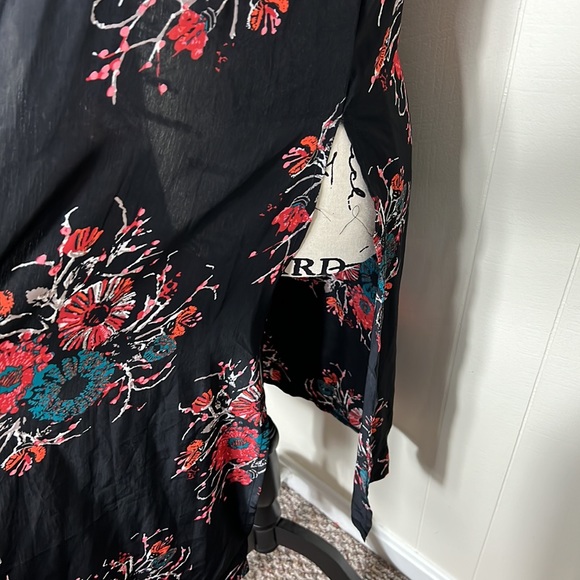 LuLaRoe Joy Sleeveless Kimono - Picture 2 of 5